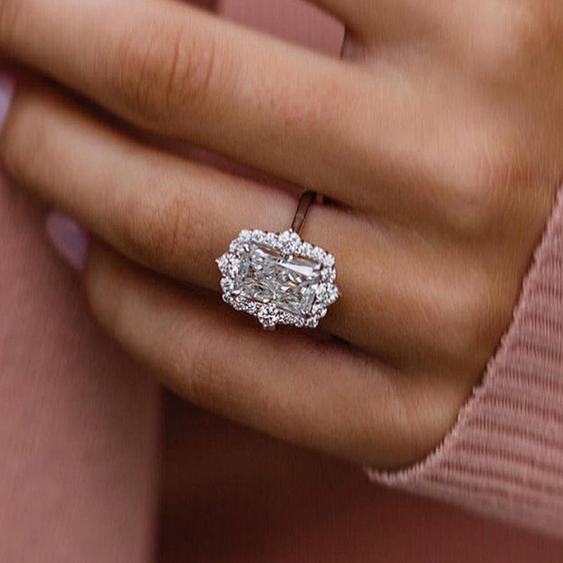 3.0ct Radiant Cut Diamond Ring with Unique Halo