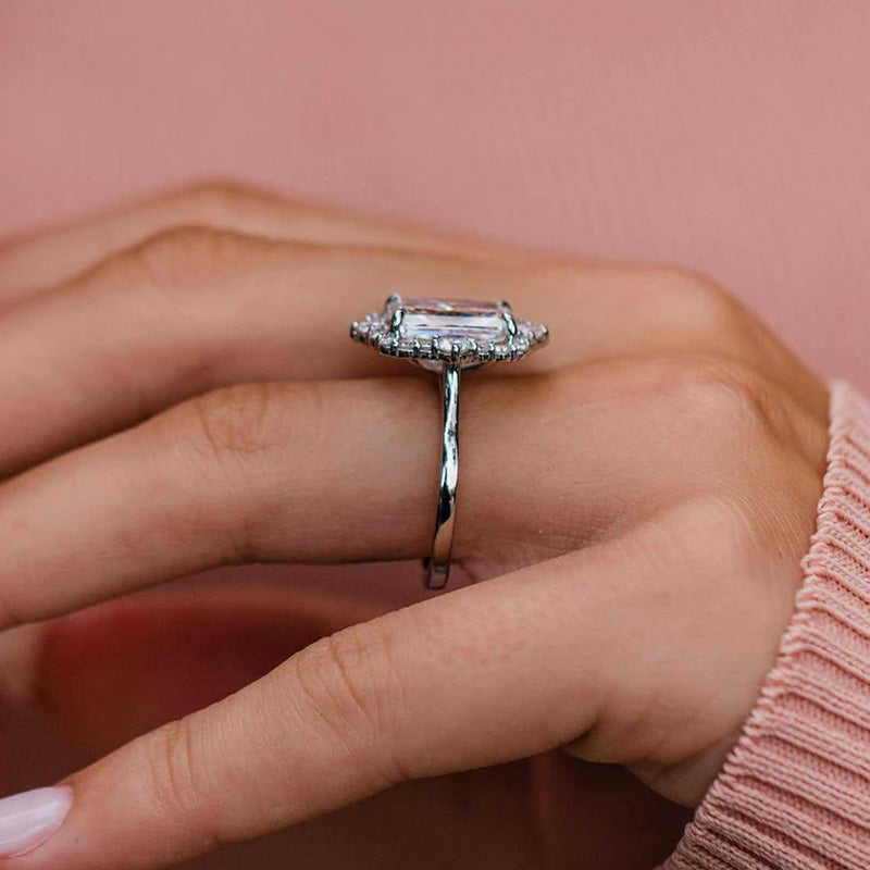 3.0ct Radiant Cut Diamond Ring with Unique Halo