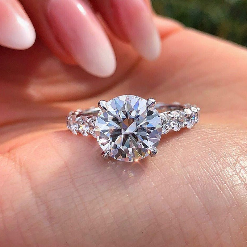 4.0 Carat Round-Cut Moissanite Halo Engagement Ring