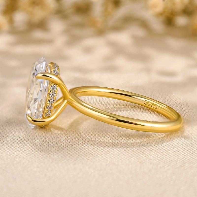 3.5 Carat White Oval-Cut Simulated Diamond Ring in Sterling Silver