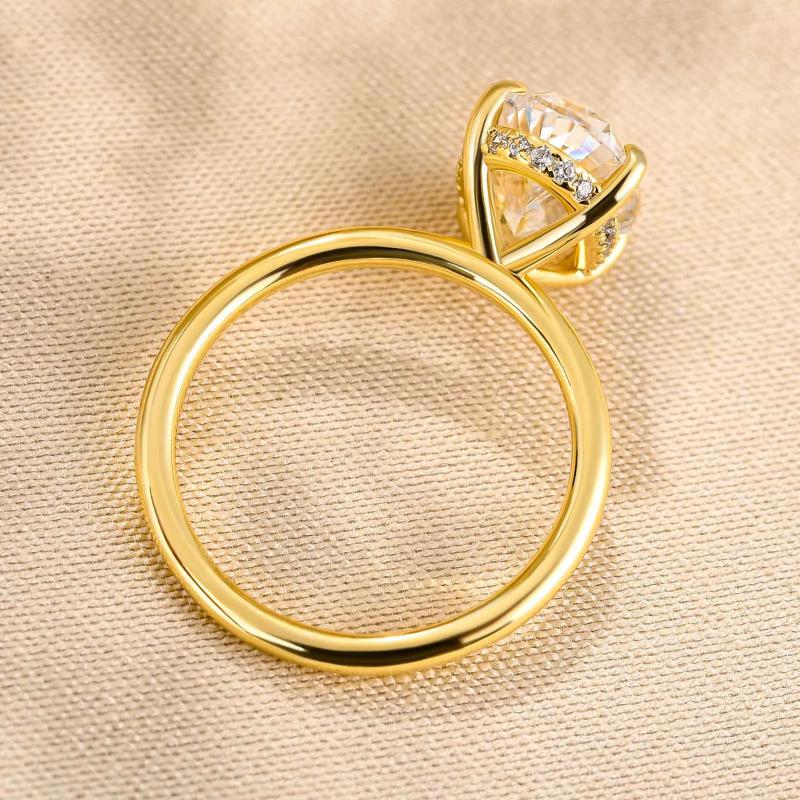 3.5 Carat White Oval-Cut Simulated Diamond Ring in Sterling Silver