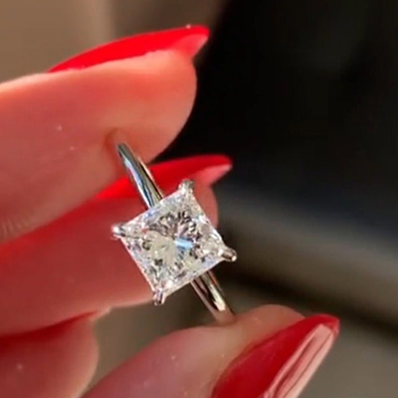 Anillo de oro blanco de 2,0 ct con diamantes simulados de talla princesa