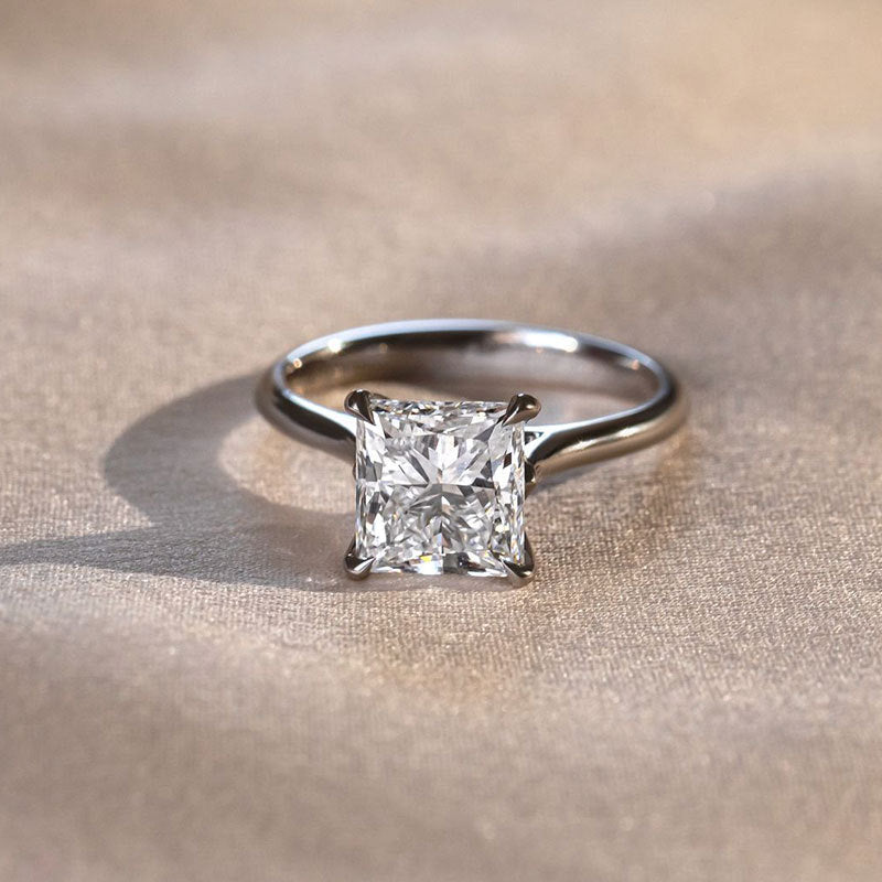 Anillo de oro blanco de 2,0 ct con diamantes simulados de talla princesa