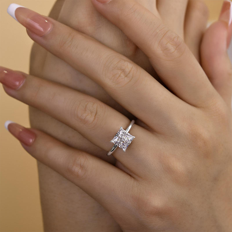 Anillo de oro blanco de 2,0 ct con diamantes simulados de talla princesa