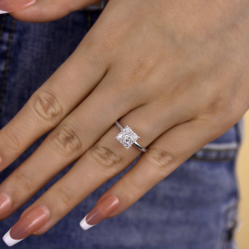 Anillo de oro blanco de 2,0 ct con diamantes simulados de talla princesa