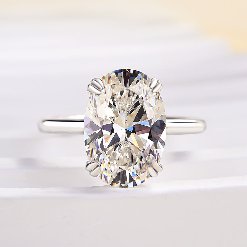 Elegant 4.0 Carat Oval Cut Simulated Diamond Engagement Ring in Gold-Plated Sterling Silver