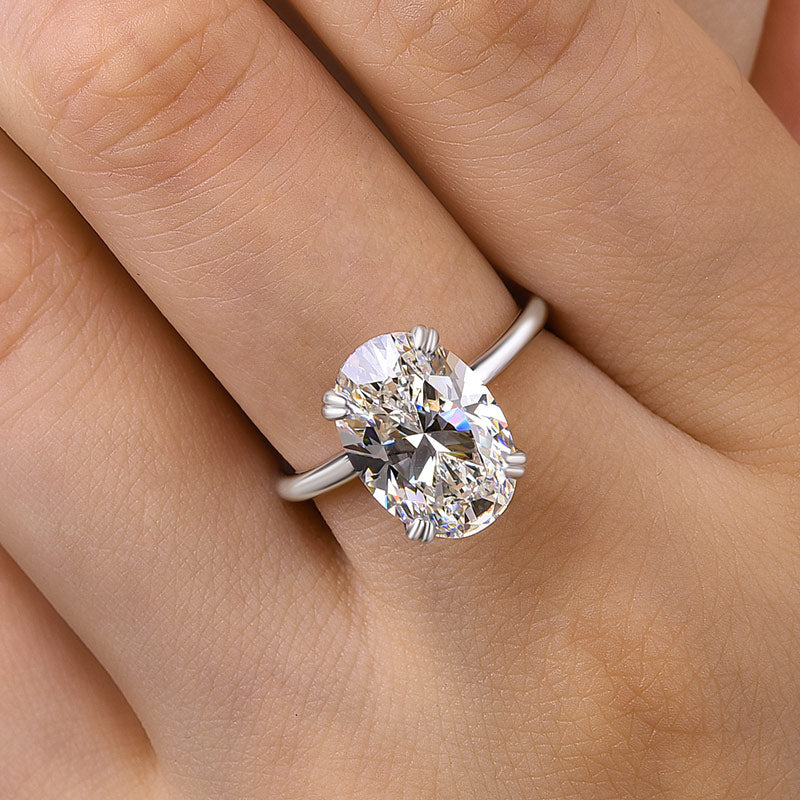 Elegant 4.0 Carat Oval Cut Simulated Diamond Engagement Ring in Gold-Plated Sterling Silver