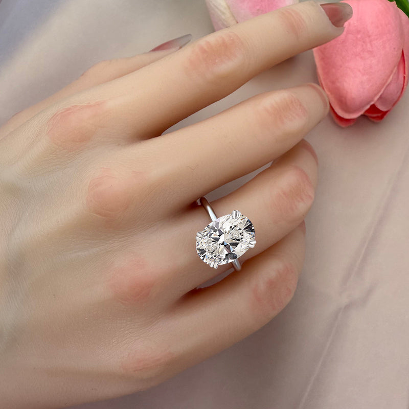 Elegant 4.0 Carat Oval Cut Simulated Diamond Engagement Ring in Gold-Plated Sterling Silver
