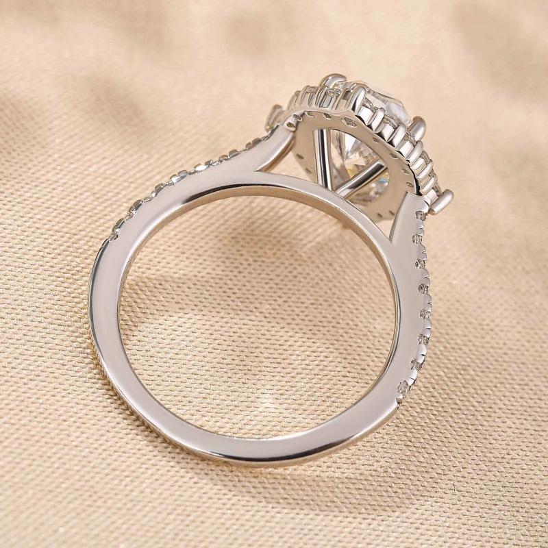 Gorgeous Pear Cut 3.0 carat Stone Engagement Ring