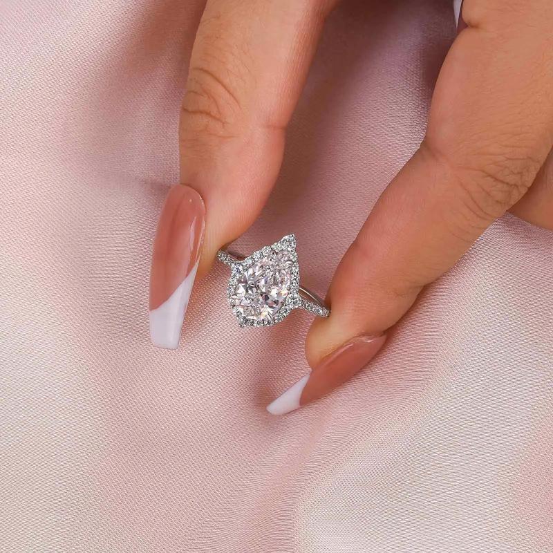 Gorgeous Pear Cut 3.0 carat Stone Engagement Ring