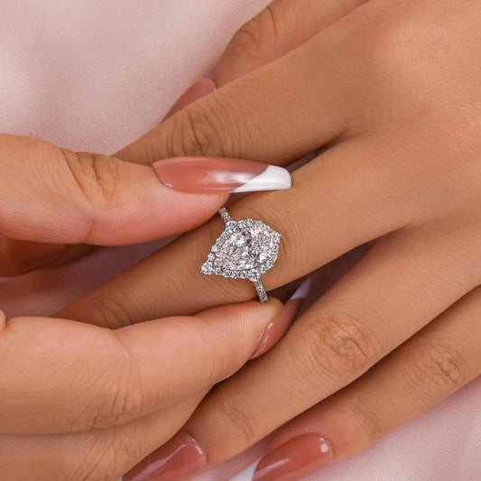 Superbe bague de fiançailles en pierre taille poire de 3,0 carats