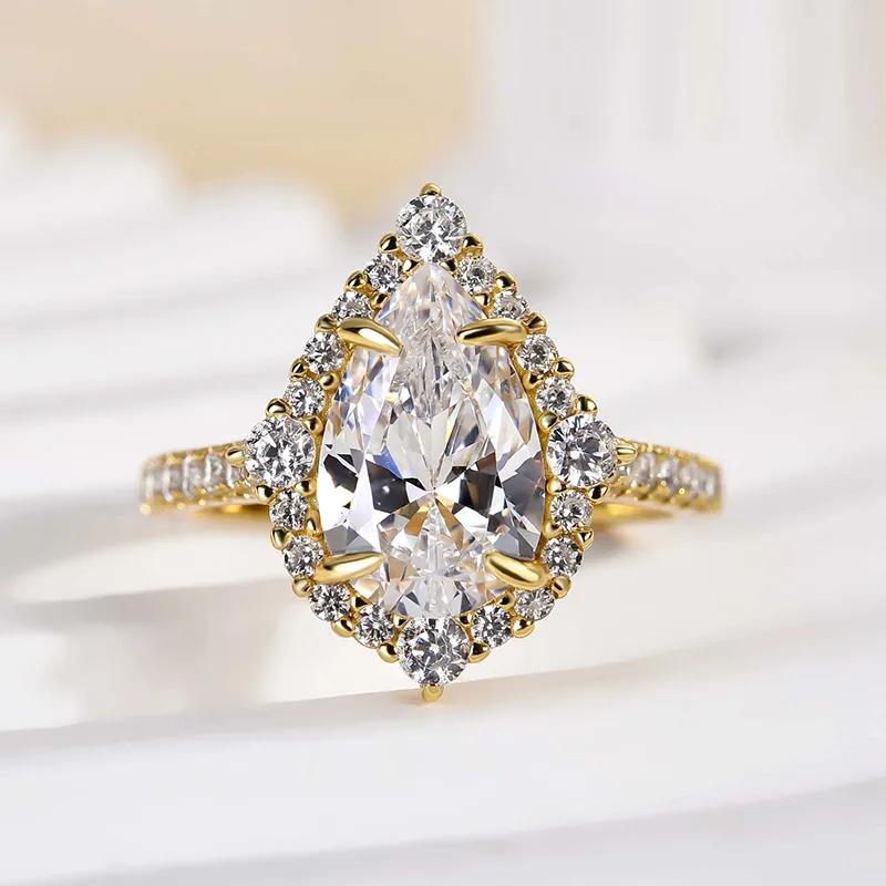 Gorgeous Pear Cut 3.0 carat Stone Engagement Ring