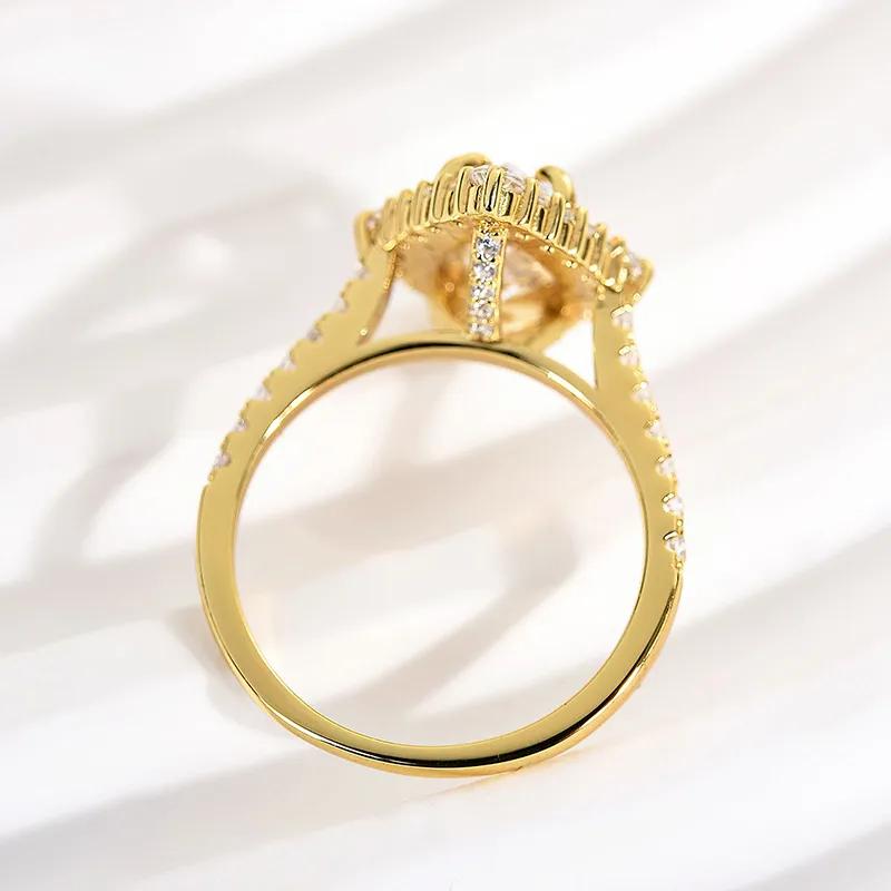 Gorgeous Pear Cut 3.0 carat Stone Engagement Ring