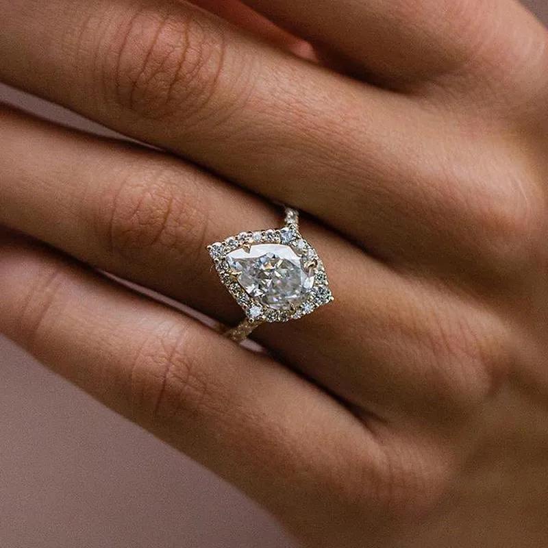 Gorgeous Pear Cut 3.0 carat Stone Engagement Ring