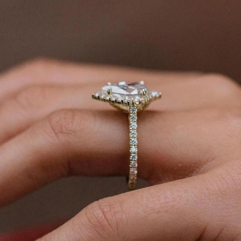 Gorgeous Pear Cut 3.0 carat Stone Engagement Ring