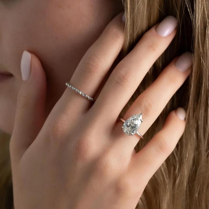 4.0 Carat Pear Cut Simulated Diamond Ring – Sterling Silver
