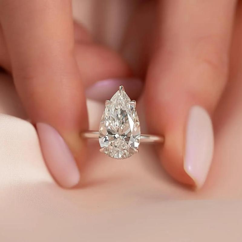 4.0 Carat Pear Cut Simulated Diamond Ring – Sterling Silver