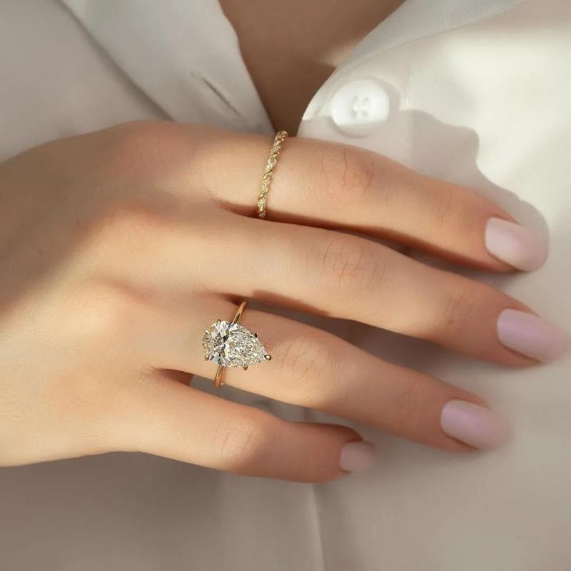 4.0 Carat Pear Cut Simulated Diamond Ring – Sterling Silver