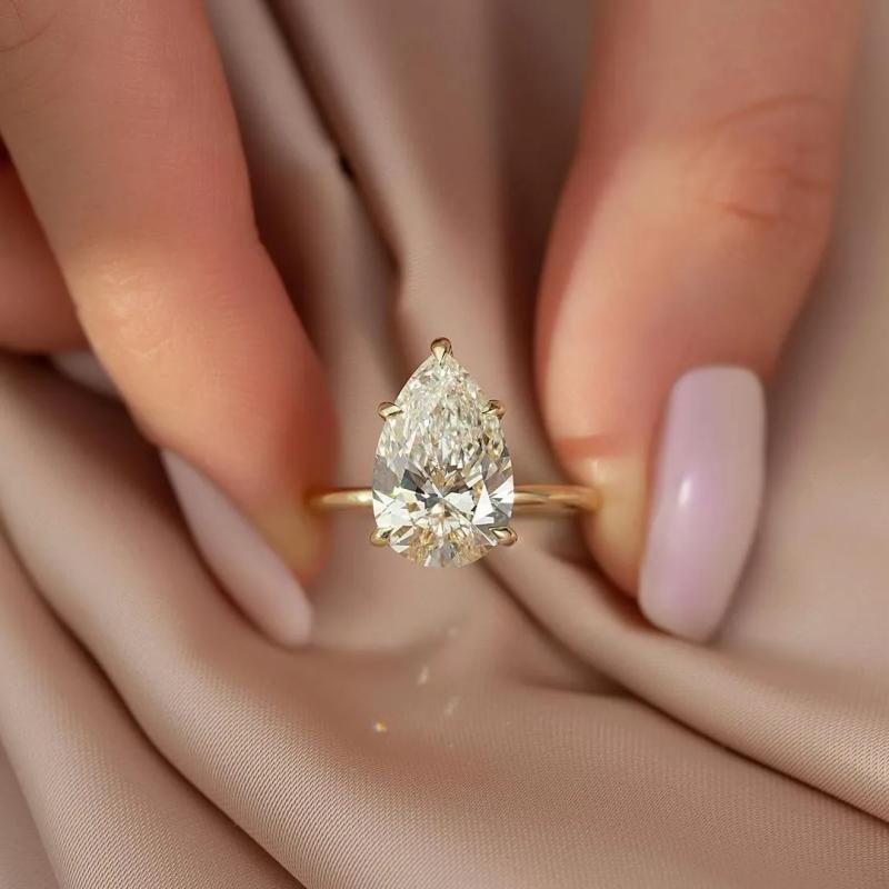 4.0 Carat Pear Cut Simulated Diamond Ring – Sterling Silver