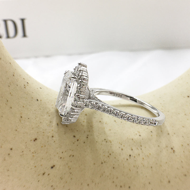Anillo de compromiso de oro blanco con diamantes Sona radiantes de 3,0 ct