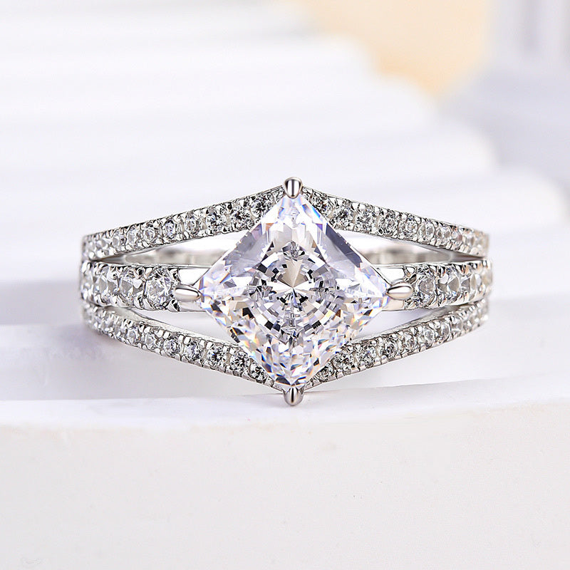 Anillo de compromiso chapado en oro blanco con diamantes Sona de talla princesa de 2,0 ct