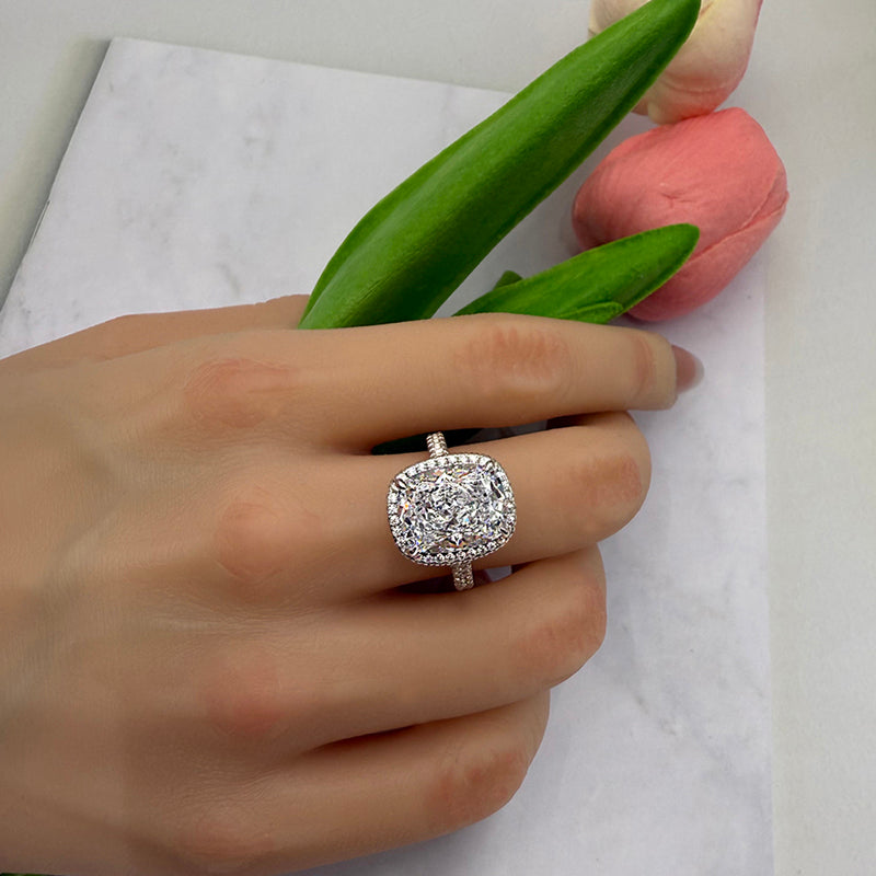 Anillo de diamantes simulados de talla cojín de 8,0 quilates en plata de ley y oro blanco