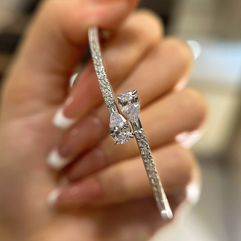 Elegant Pear-Cut Simulated Diamond Bracelet in 18K White Gold