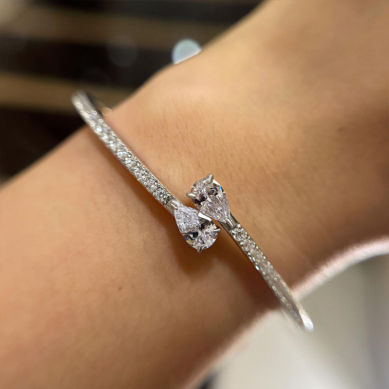 Elegant Pear-Cut Simulated Diamond Bracelet in 18K White Gold
