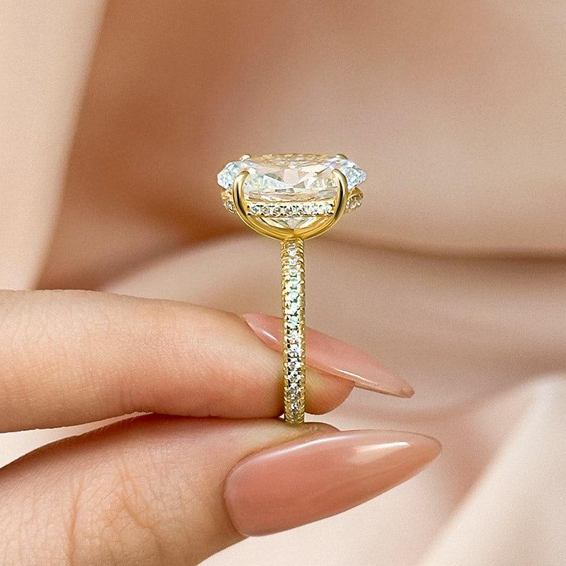 Stunning 8.0 Carat Oval Cut Simulated Diamond Ring – Sterling Silver