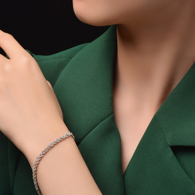 Luxurious Round-Cut Simulated Diamond Bracelet in 18K White Gold