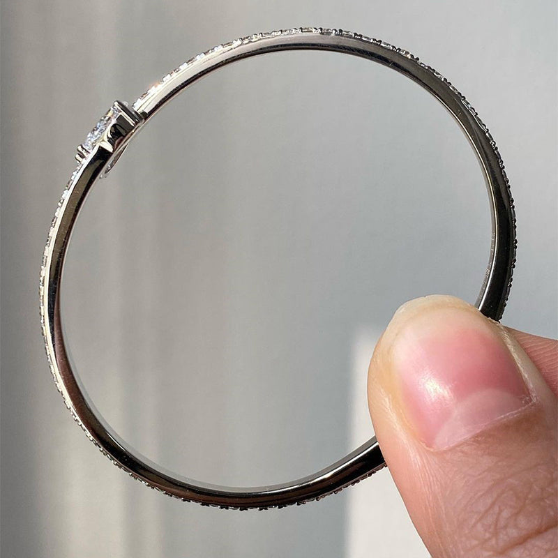 Elegant Pear-Cut Simulated Diamond Bracelet in 18K White Gold