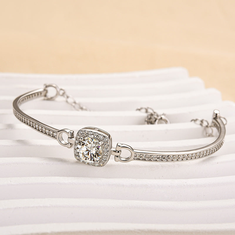 Luxurious Round-Cut Moissanite Bracelet in 18K White Gold