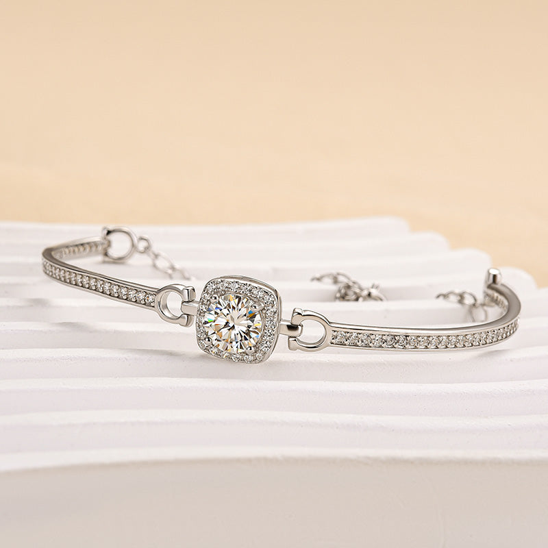 Luxurious Round-Cut Moissanite Bracelet in 18K White Gold