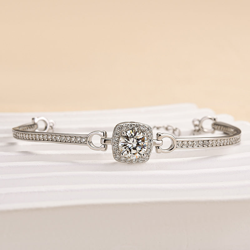 Luxurious Round-Cut Moissanite Bracelet in 18K White Gold