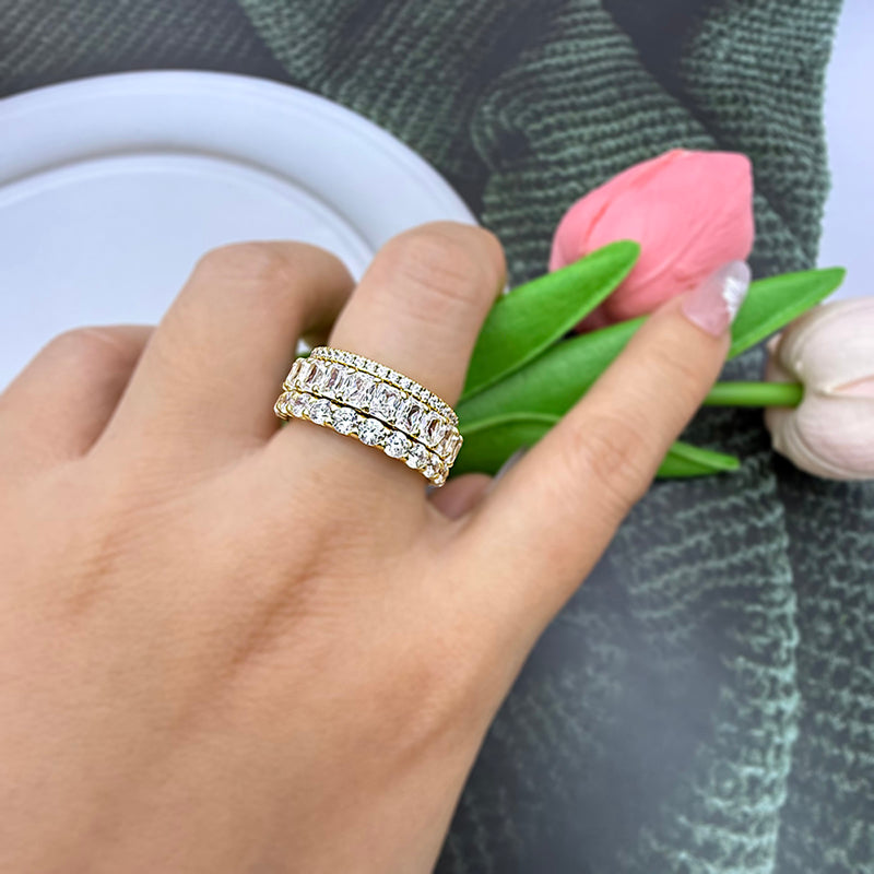 Elegant Radiant & Round Cut Simulated Diamond Wedding Ring Set in Gold