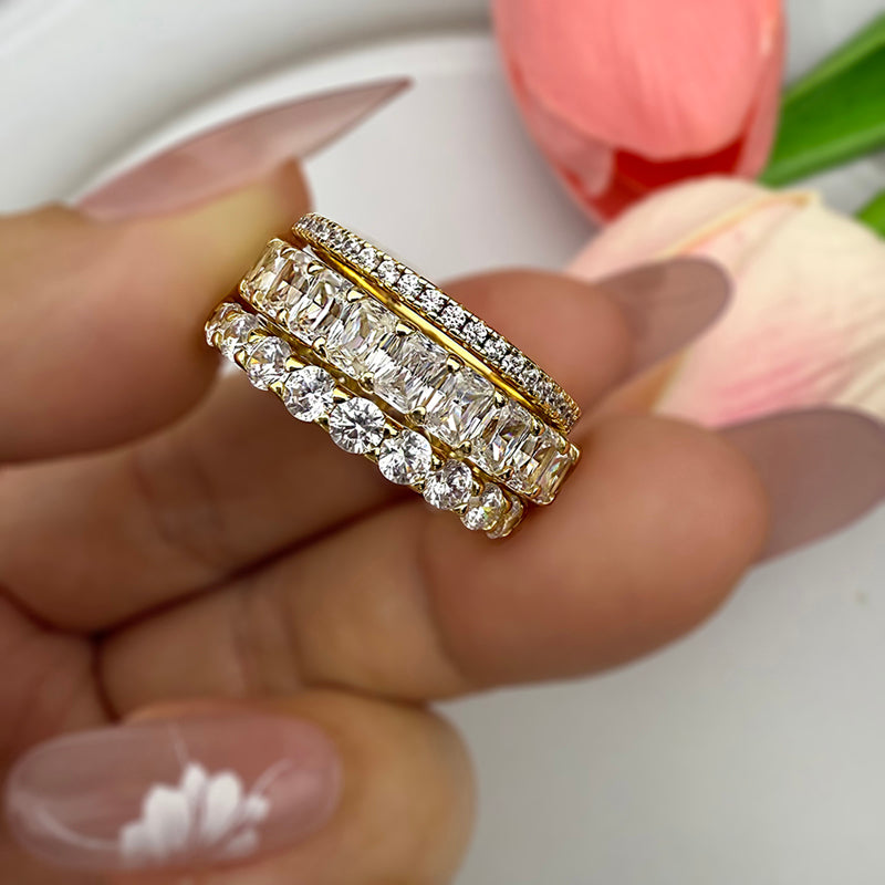 Elegant Radiant & Round Cut Simulated Diamond Wedding Ring Set in Gold