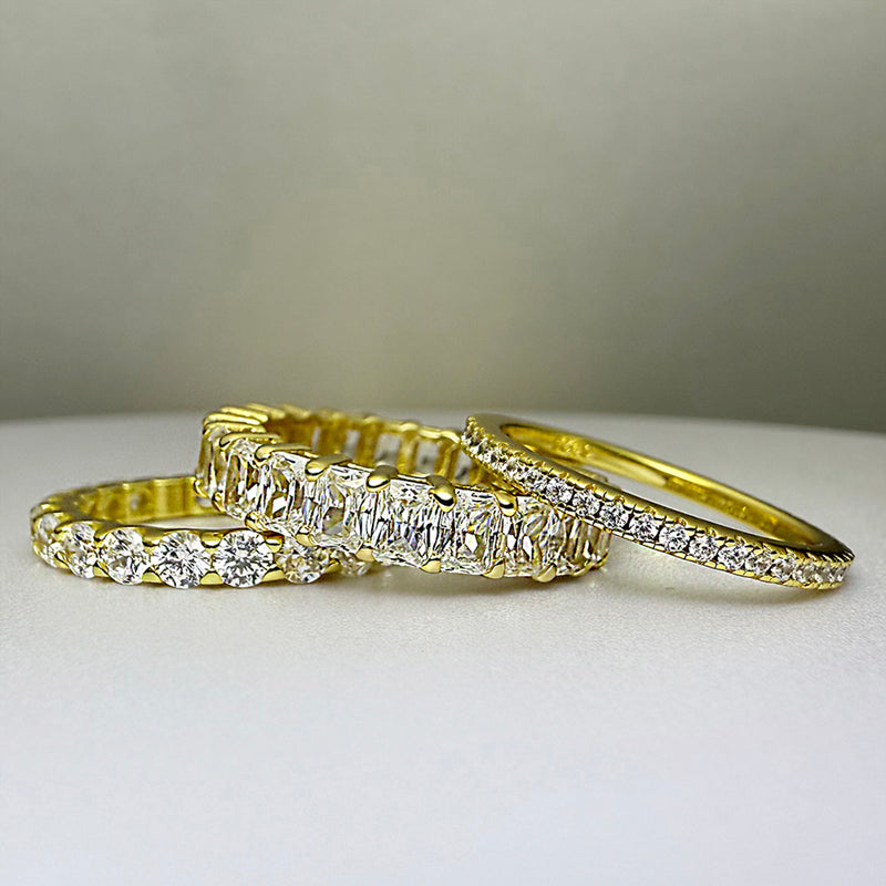 Elegant Radiant & Round Cut Simulated Diamond Wedding Ring Set in Gold
