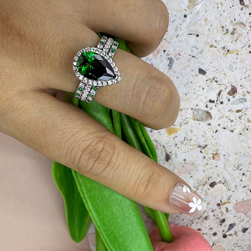 3pcs Engagement Ring Set with 2.2 Carat Pear Cut Moissanite