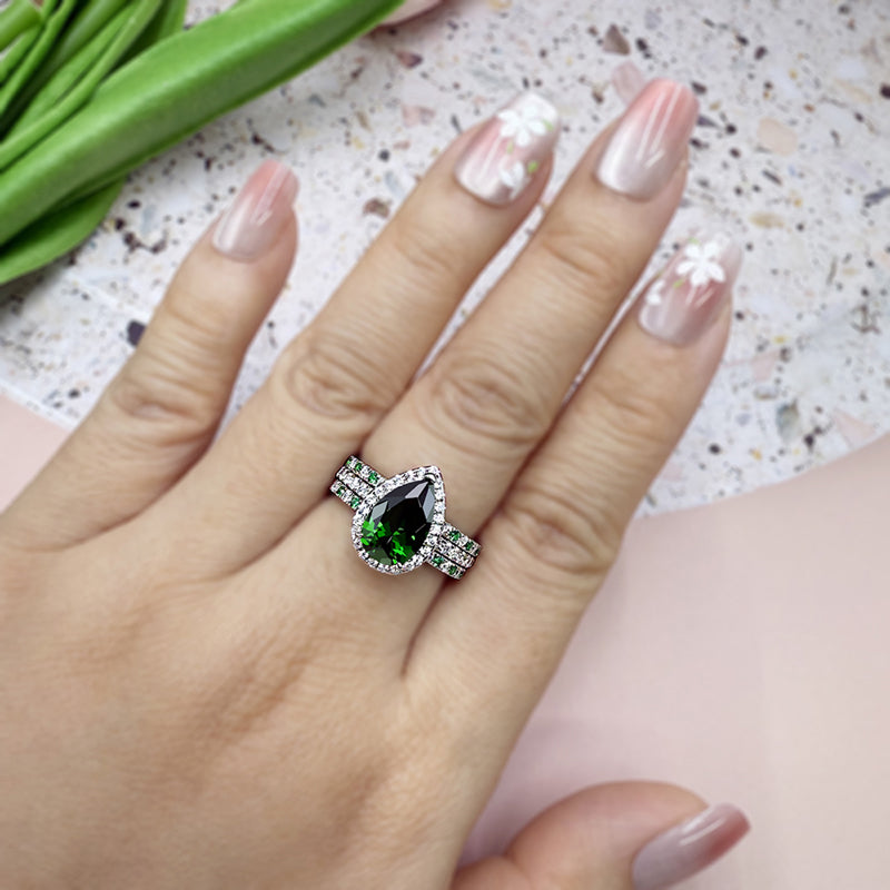 2.2Ct Emerald Green Pear Moissanite White Gold Wedding Set