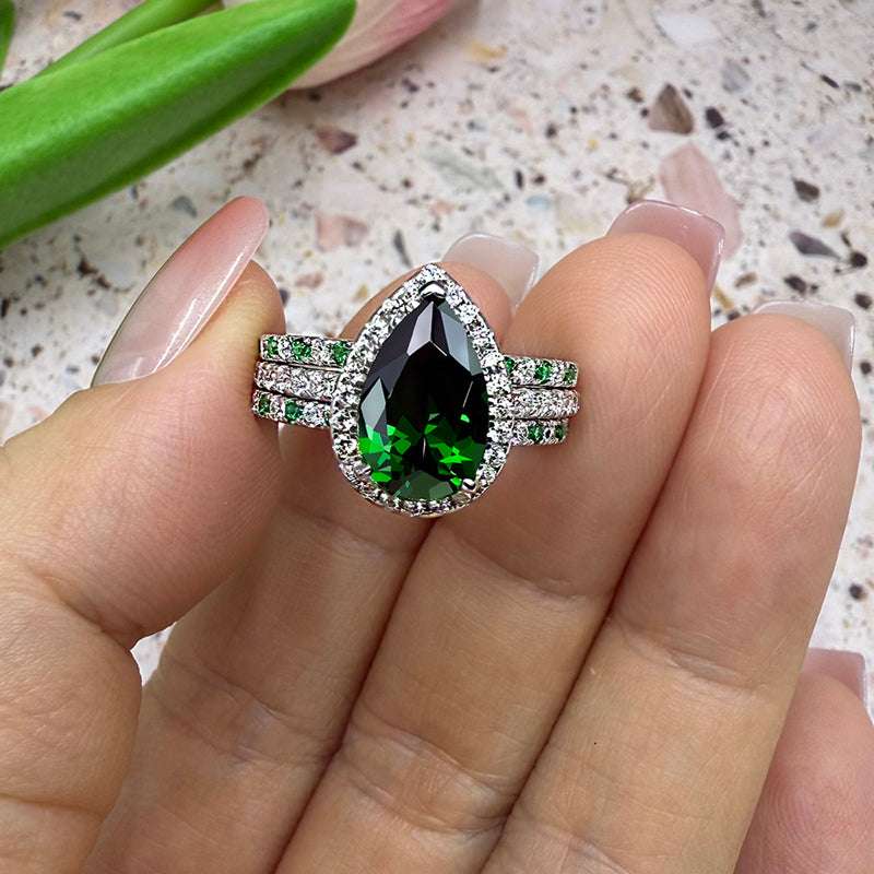 3pcs Engagement Ring Set with 2.2 Carat Pear Cut Moissanite