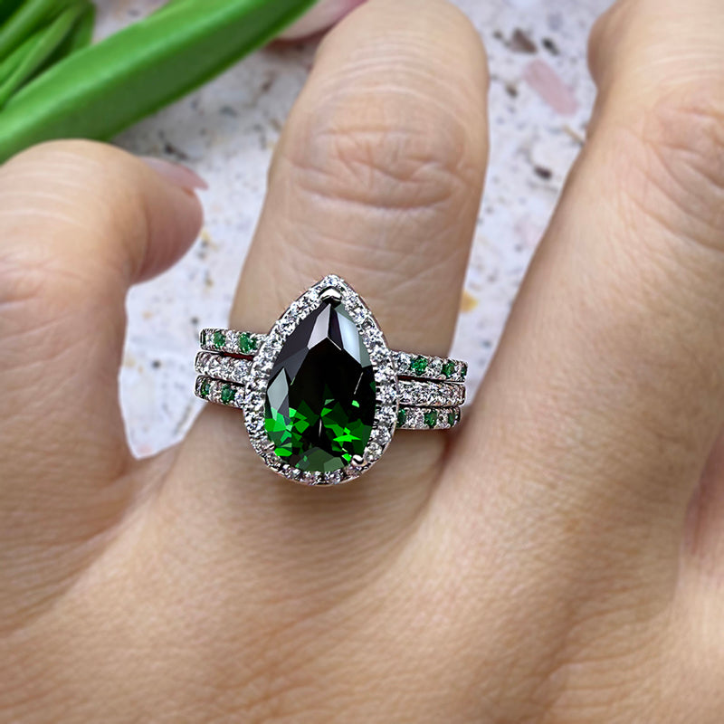 2.2Ct Emerald Green Pear Moissanite White Gold Wedding Set