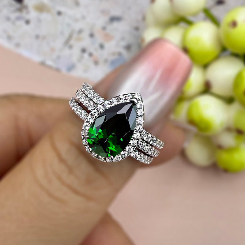 2.2 Carat Green Pear-Cut Moissanite Wedding Ring Set in Sterling Silver
