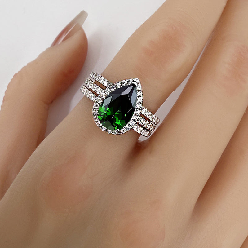 2.2 Carat Green Pear-Cut Moissanite Wedding Ring Set in Sterling Silver