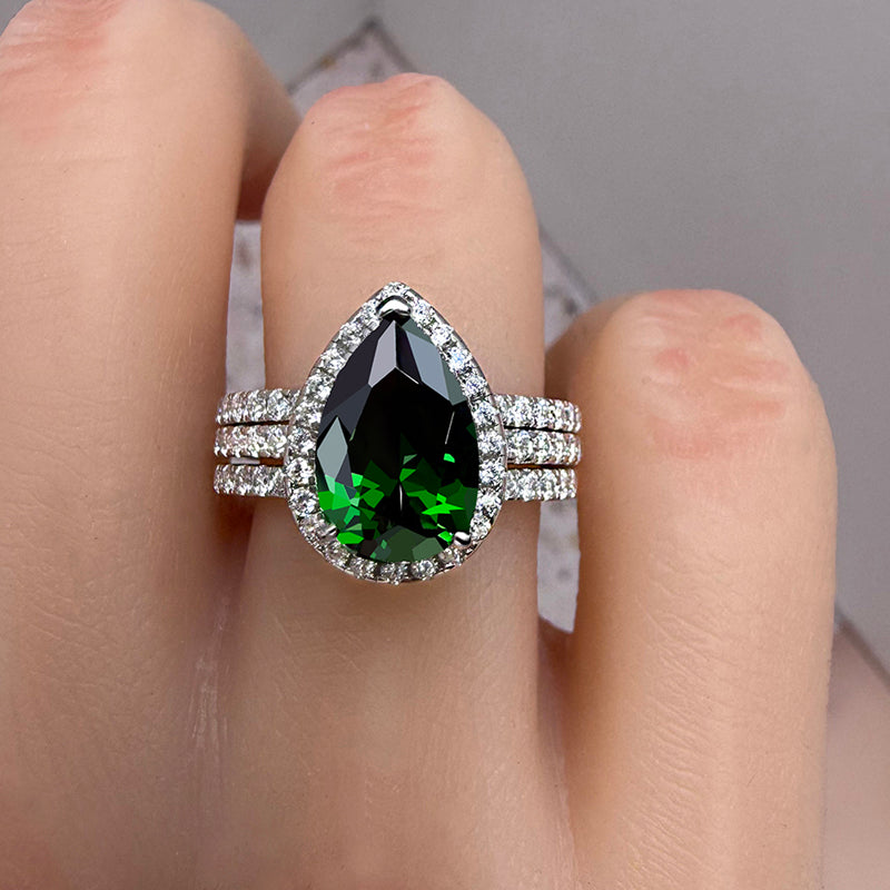 2.2 Carat Green Pear-Cut Moissanite Wedding Ring Set in Sterling Silver