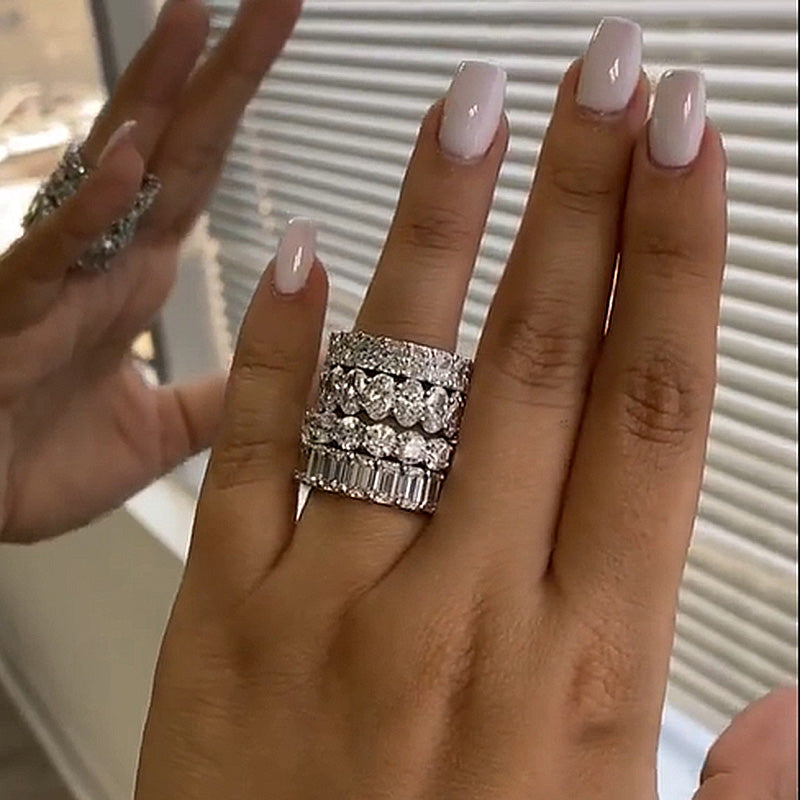 Anillo de boda atemporal en plata 925 con 24,5 ct de diamantes simulados Sona