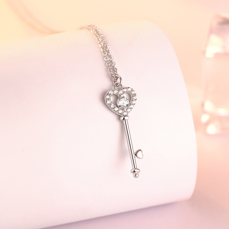 Elegant Heart-Cut Simulated Diamond Necklace for Unforgettable Moments