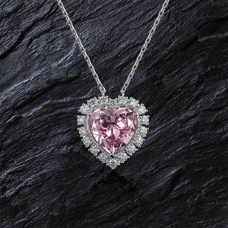 Exquisite Heart-Cut Simulated Diamond Necklace for Timeless Elegance