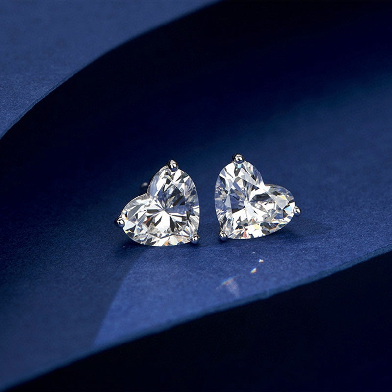 Pendientes de diamantes simulados de talla corazón de 1,25 quilates en plata de ley 