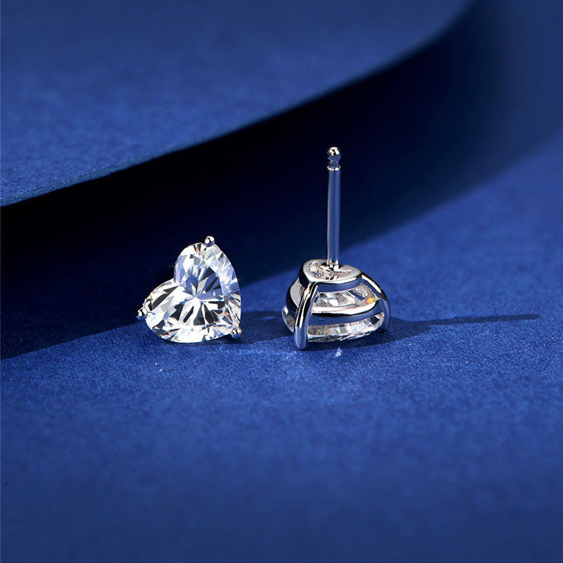 Pendientes de diamantes simulados de talla corazón de 1,25 quilates en plata de ley 