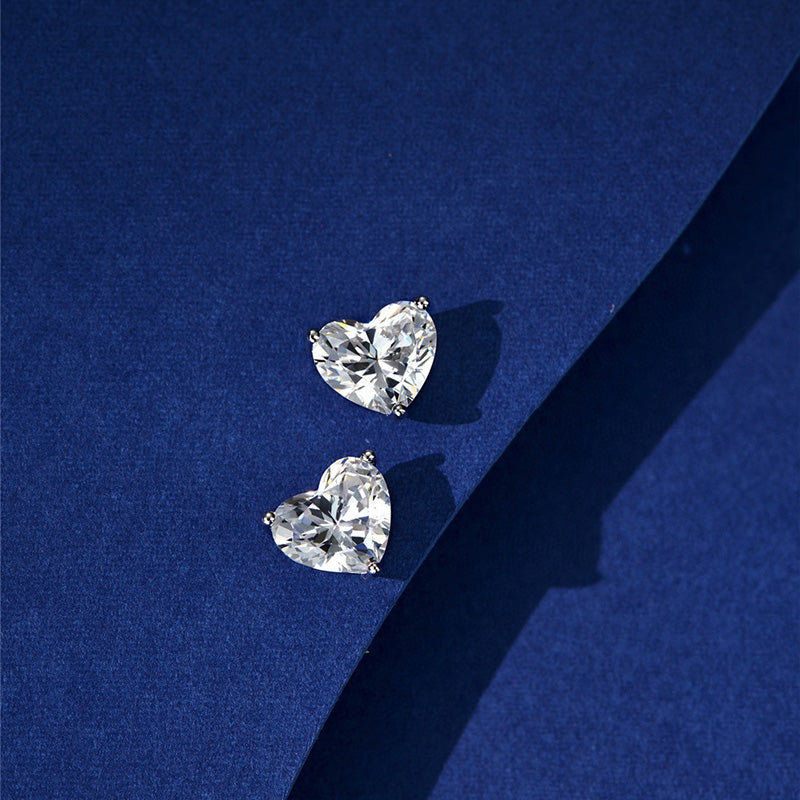 Pendientes de diamantes simulados de talla corazón de 1,25 quilates en plata de ley 